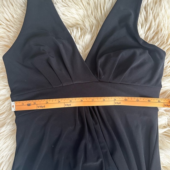 Elegant Black Halter Neck Dress - Picture 4 of 10